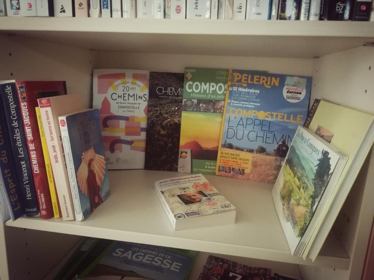 Gite La Maison Des Pelerins Villeneuve-dʼAveyron Zewnętrze zdjęcie